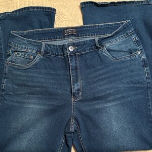 Size 20 BloomChic Women's Dark Blue Flare Leg Jeans. NWOT. Never worn!